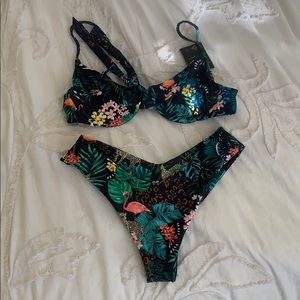 Skatie Bikini - paradise small top/medium bottom